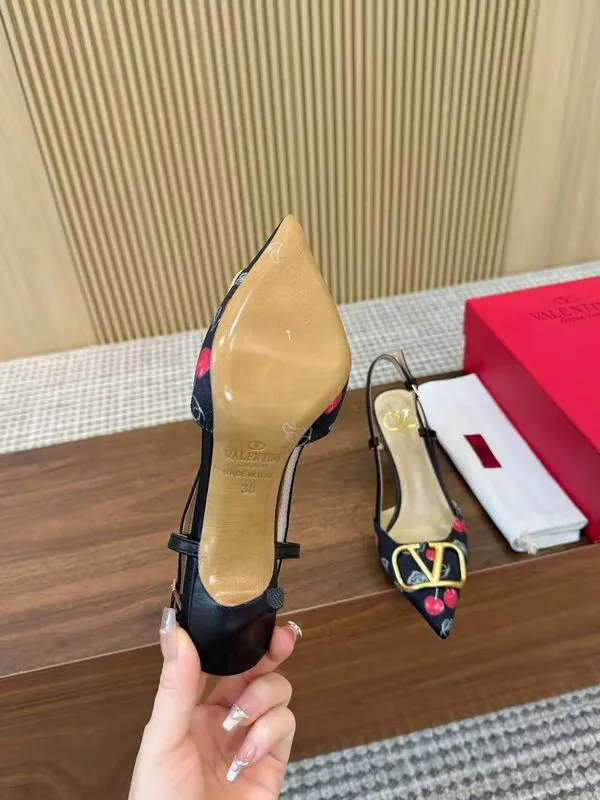 Valentino MNS0701 7.5cm Multicolor Slingback Heels black slingback-style heels with pointed toe, multicolor floral-looking toe accents, and 7.5 cm supplier-listed heel view 5