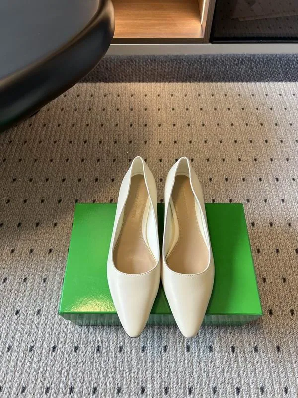 Bottega Veneta MNS0802 Ivory 4cm Pumps ivory pointed toe pumps with low heel view 1