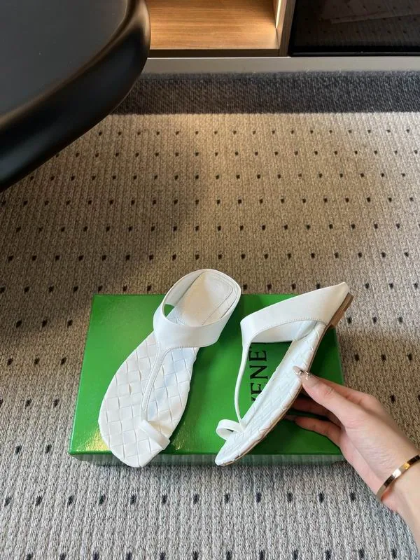 Bottega Veneta White Pointed Mule Slippers, source view 5, mns0801